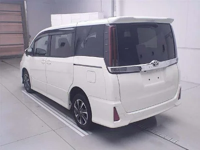 TOYOTA NOAH
