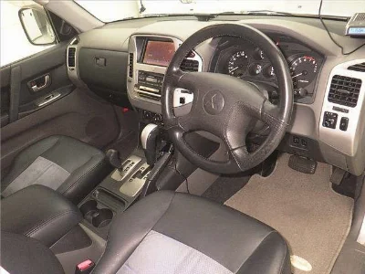 MITSUBISHI PAJERO