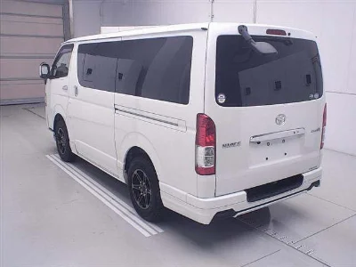 TOYOTA HIACE VAN