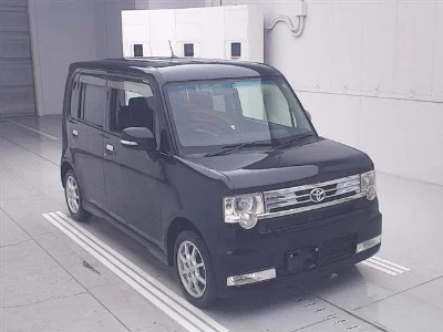 TOYOTA PIXIS SPACE