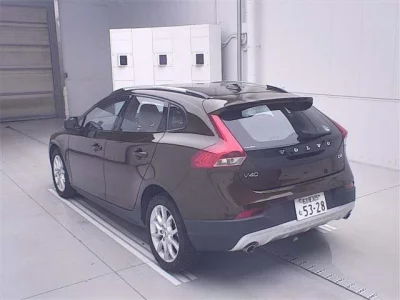 VOLVO V40
