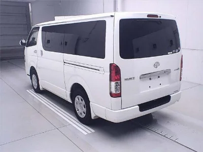 TOYOTA HIACE VAN