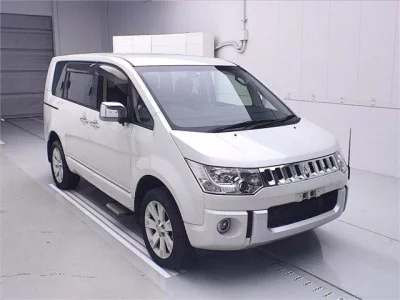 MITSUBISHI DELICA D5