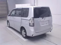Цена авто Toyota Voxy с аукционов Японии, номер кузова ZRR70G, пробег 199 000, оценка 6