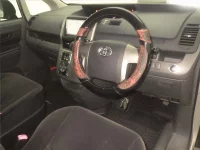 Цена авто Toyota Voxy с аукционов Японии, номер кузова ZRR70G, пробег 199 000, оценка 6