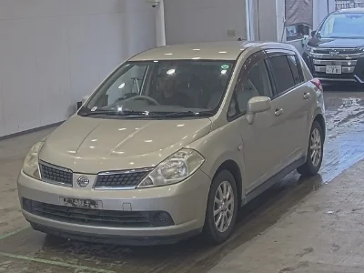 NISSAN TIIDA