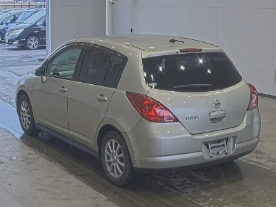 NISSAN TIIDA