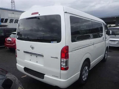 TOYOTA HIACE VAN