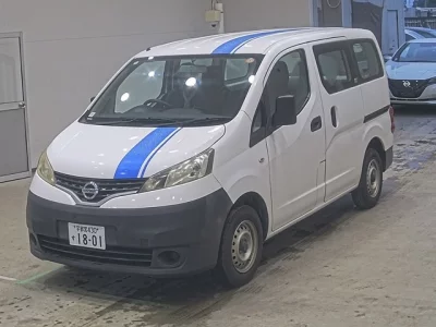 NISSAN NV200