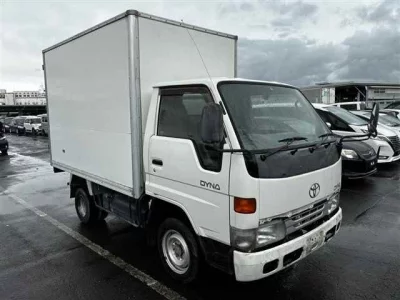 TOYOTA DYNA