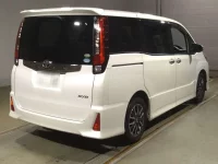 Цена авто Toyota Noah с аукционов Японии, номер кузова ZRR80W, пробег 63 000, оценка 8