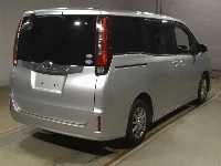 Цена авто Toyota Noah с аукционов Японии, номер кузова ZRR80G, пробег 195 000, оценка 2
