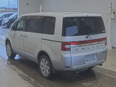 MITSUBISHI DELICA D5