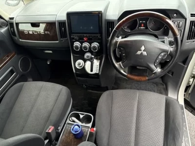 MITSUBISHI DELICA D5