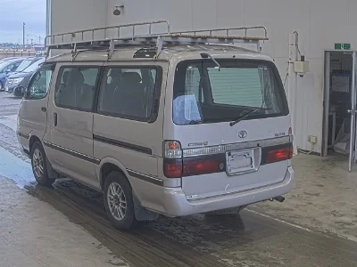 TOYOTA HIACE