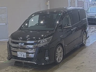 TOYOTA NOAH