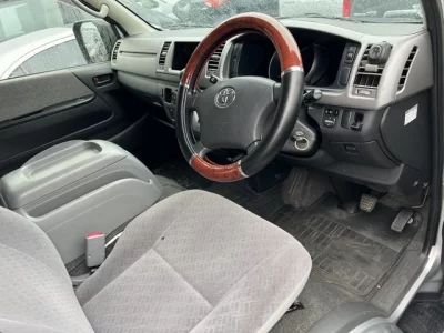 TOYOTA HIACE VAN