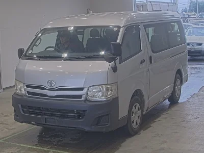 TOYOTA HIACE