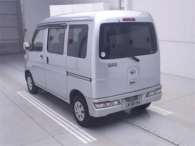 TOYOTA PIXIS VAN