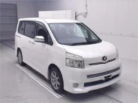 Цена авто Toyota Voxy с аукционов Японии, номер кузова ZRR70W, пробег 118 000, оценка 2