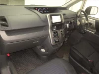 Цена авто Toyota Voxy с аукционов Японии, номер кузова ZRR70W, пробег 118 000, оценка 2