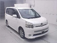 Цена авто Toyota Voxy с аукционов Японии, номер кузова ZRR70W, пробег 131 000, оценка 2