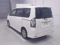 Цена авто Toyota Voxy с аукционов Японии, номер кузова ZRR70W, пробег 131 000, оценка 2