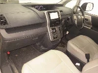 Цена авто Toyota Voxy с аукционов Японии, номер кузова ZRR70W, пробег 131 000, оценка 2
