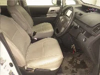Цена авто Toyota Voxy с аукционов Японии, номер кузова ZRR70W, пробег 131 000, оценка 2