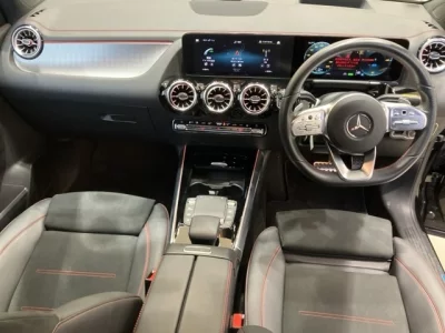 MERCEDES BENZ EQA