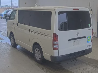 TOYOTA HIACE VAN