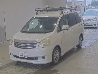 Цена авто Toyota Noah с аукционов Японии, номер кузова ZRR70G, пробег 162 000, оценка 7