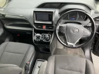Цена авто Toyota Esquire с аукционов Японии, номер кузова ZWR80G, пробег 180 000, оценка 7