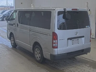 TOYOTA HIACE VAN
