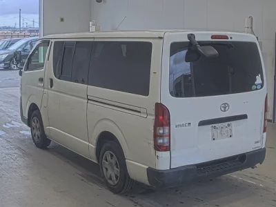 TOYOTA HIACE VAN