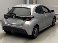 Цена авто Toyota Yaris с аукционов Японии, номер кузова MXPH10, пробег 30 000, оценка 8