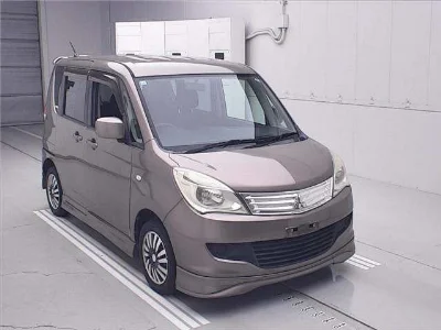 MITSUBISHI DELICA D2