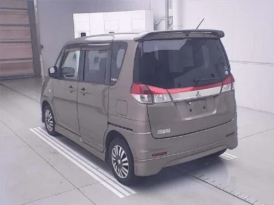 MITSUBISHI DELICA D2