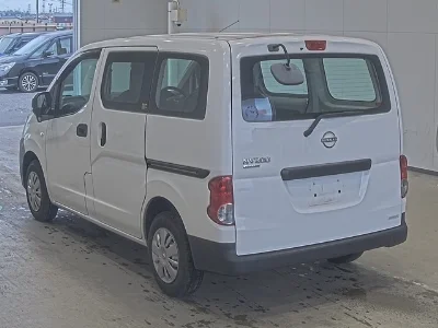 NISSAN NV200