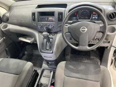 NISSAN NV200