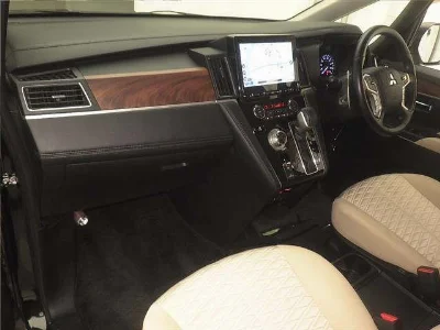 MITSUBISHI DELICA D5