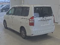 Цена авто Toyota Noah с аукционов Японии, номер кузова ZRR70G, пробег 136 000, оценка 2