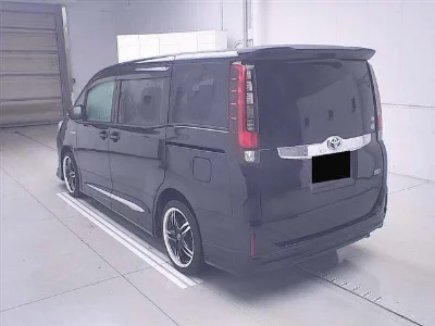 TOYOTA NOAH