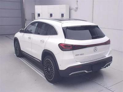 MERCEDES BENZ EQA