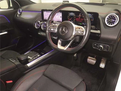 MERCEDES BENZ EQA