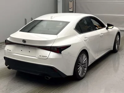 LEXUS IS