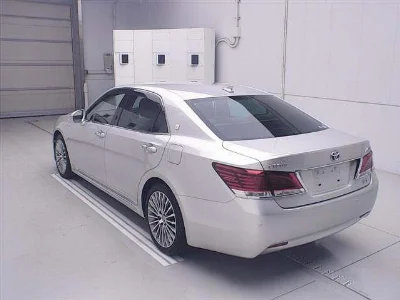 TOYOTA CROWN MAJESTA 2