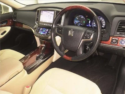 TOYOTA CROWN MAJESTA 3