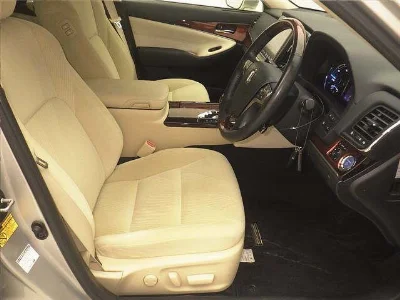 TOYOTA CROWN MAJESTA