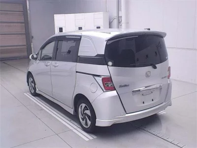 HONDA FREED SPIKE